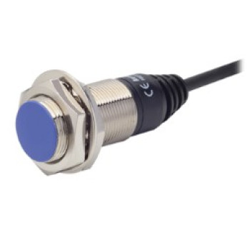 Szenzor-Érz. táv.7mm,NO,átmérő D=18, DC2 12~24V DC, pol.mentes,síkba szer.,olaj